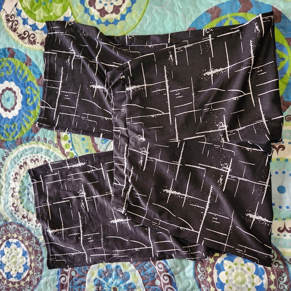 Black and White Wide Leg Pants - Picture 3 of 8